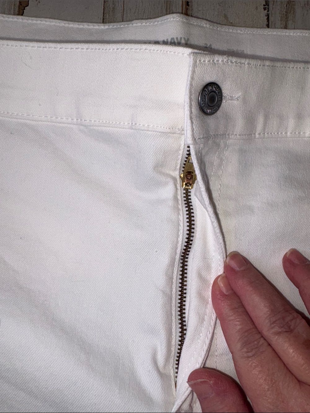 Old Navy High-rise White Denim Rolled Cuff Shorts Plus Size 24 - Picture 9 of 13
